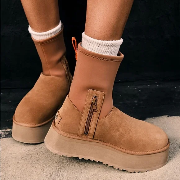 UGG Classic Dipper Platform Boot (9) FINAL SALE - Picture 3 of 4